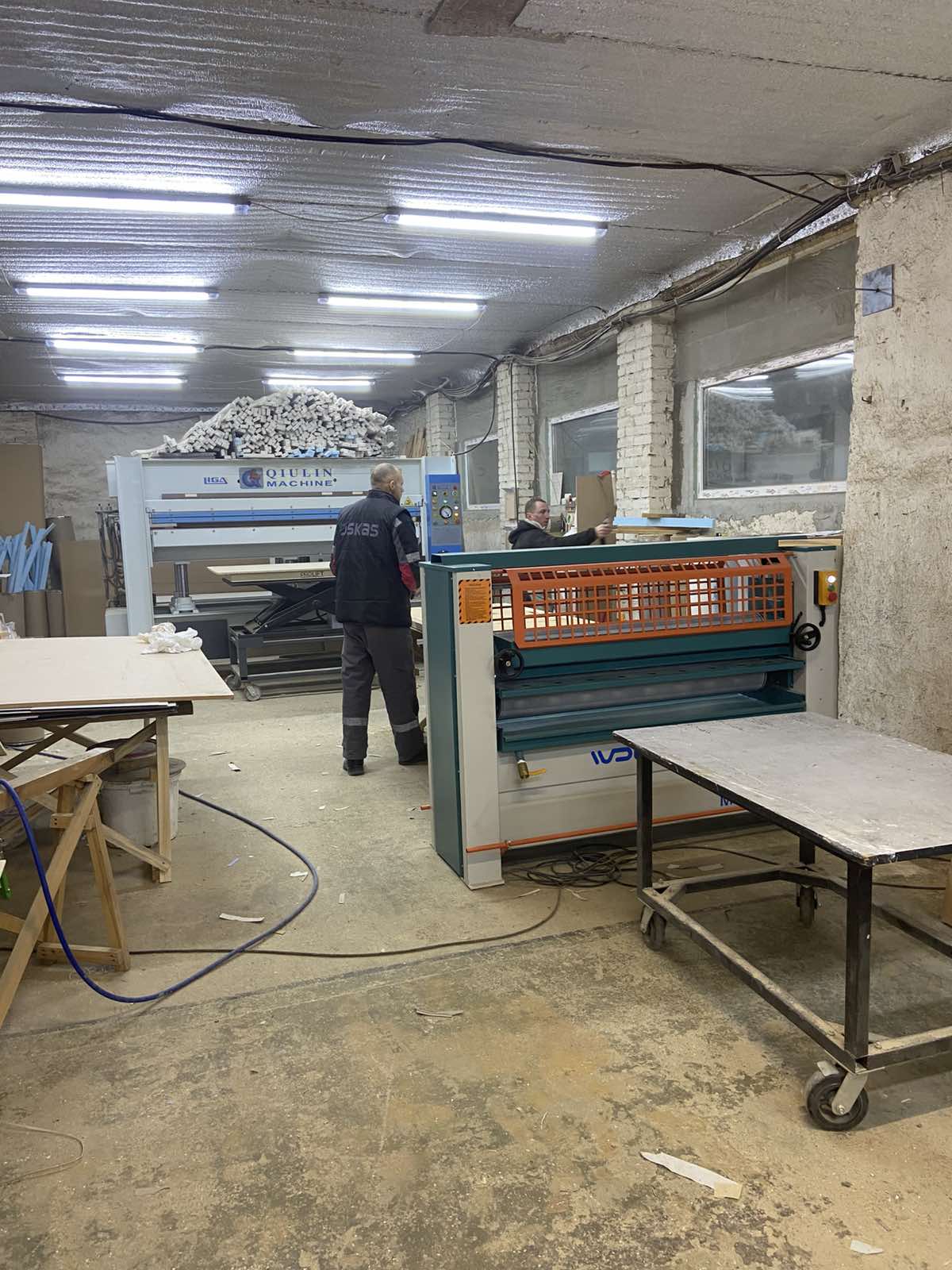 Клеенаносящий станок